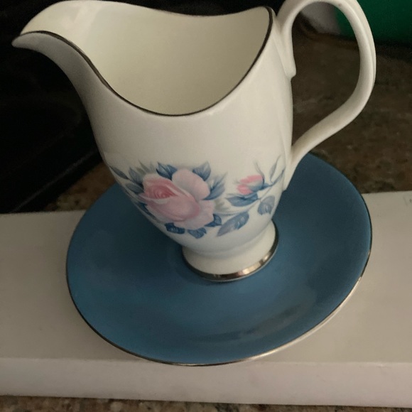 Royal Albert Sorrento milk cream jug and saucer - Picture 5 of 11